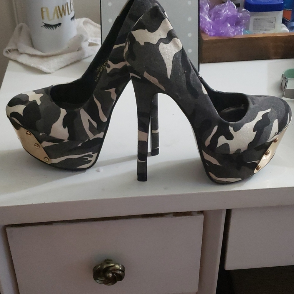 Stilettos - Picture 3 of 3